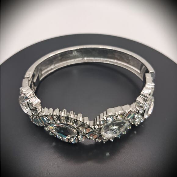 Vintage Kramer Art Nouveau Bold Rhinestone Bracelet Hinge Clasp Siver Clear CZ - Picture 6 of 10